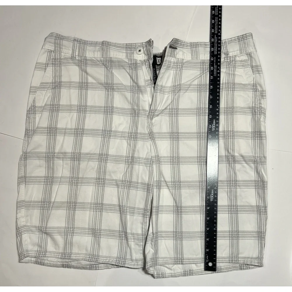 OP Ocean Pacific Shorts Men's 42 White & Gray Plaid 100% Cotton Preppy, Vintage - Picture 2 of 7